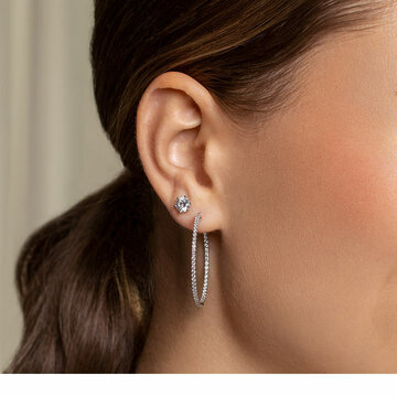 Sparkling ear jewellery