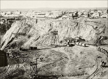 The history of diamonds: Diamond mine in South Africa in 1920