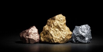 Shop for engagement rings by precious metal Shop for engagement rings by precious metal